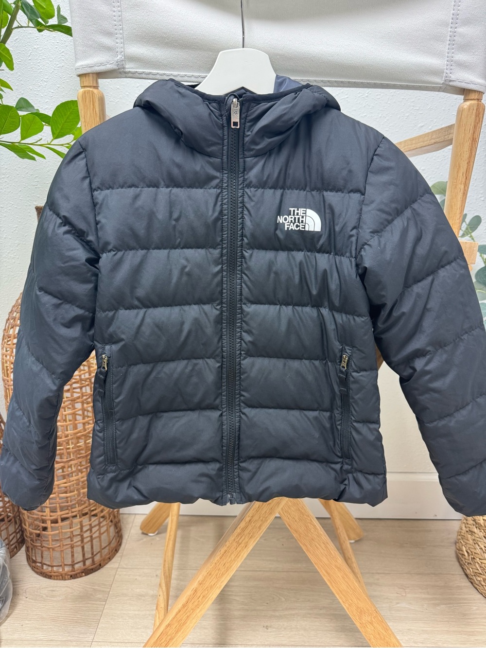 The North Face Youth M 10 Reversible Black Hooded Puffer Jacket NF0A7WOY